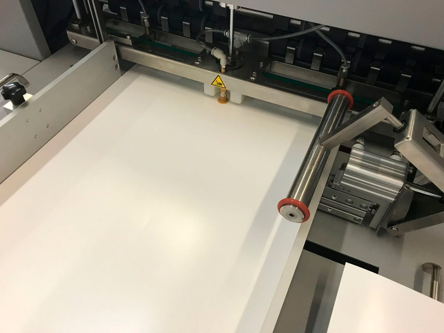 A sheet being fed through the mitablock 450